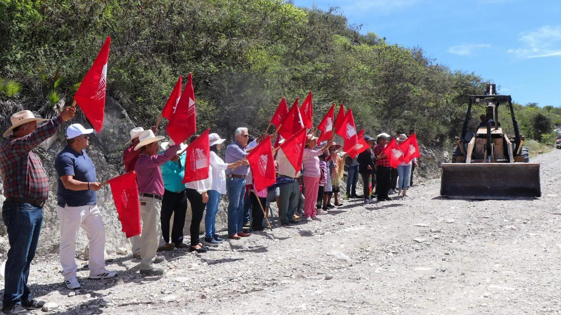 Inicia pavimentación en Agua de la Luna Tepexi